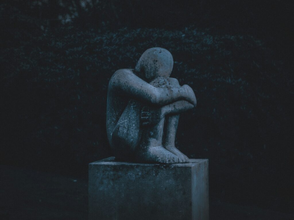 A statue representing a grieving person.